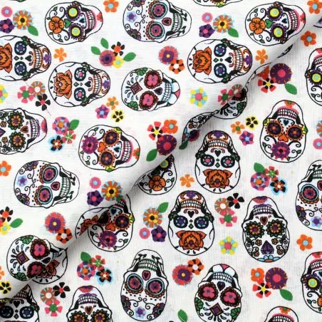 Tissu coton blanc imprimé tête de mort fleuri mexicain