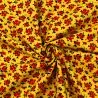 Tissu popeline de coton jaune imprimé fleuri rouge